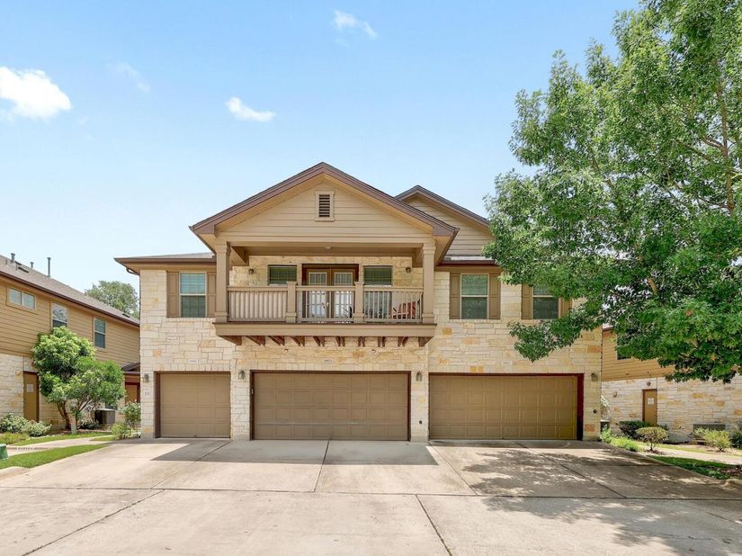 1310 Parmer LN 1902, Austin TX 78727