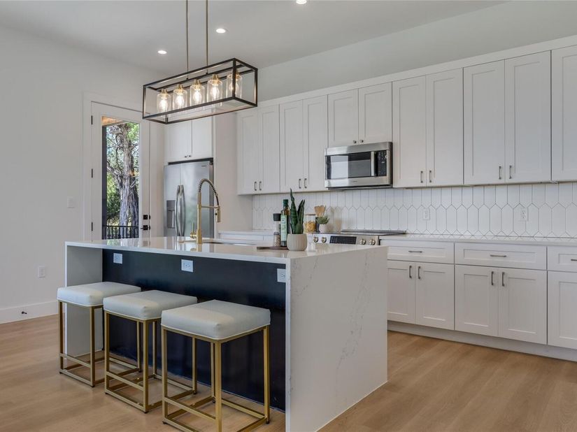 20202 Lincoln CV, Lago Vista TX 78645