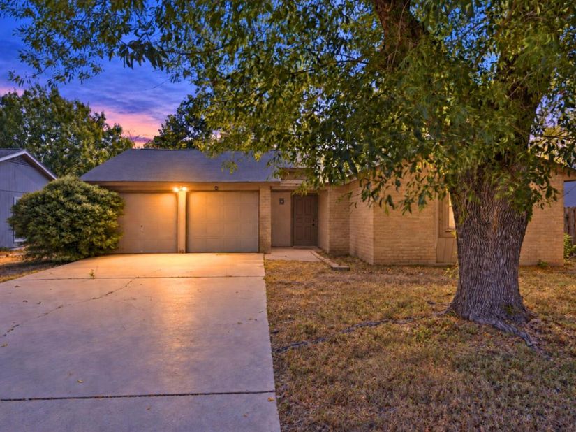1505 Sagebrush DR, Round Rock TX 78681
