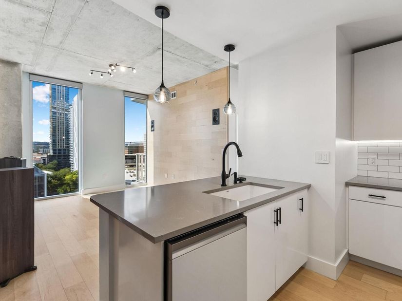 360 Nueces ST 1114, Austin TX 78701