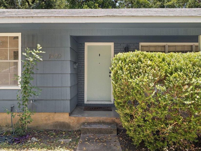 1609 Larkwood DR, Austin TX 78723