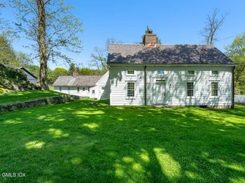 640 Round Hill Road
