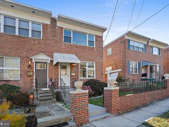 32 Underwood Street NW