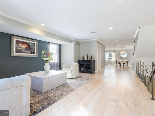 939 New Market Street, Philadelphia PA 19123