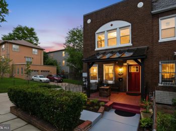 3013 7TH Street NE