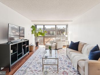 241 S 6TH Street