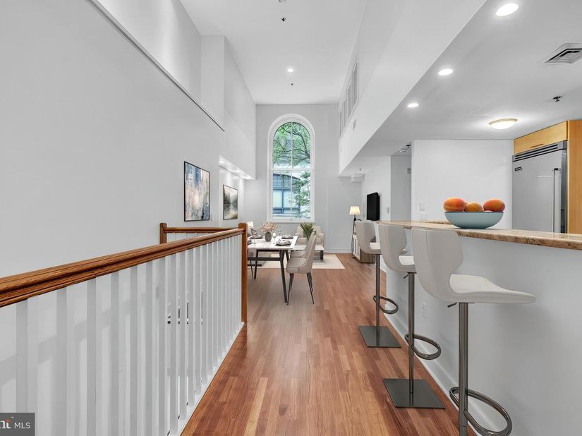300 N 3rd Street 102, Philadelphia PA 19106