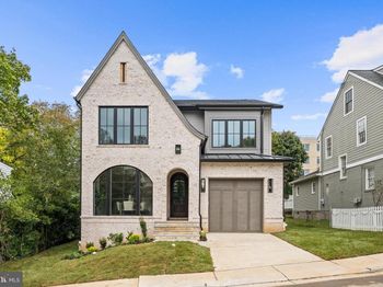 2133 N Oakland Street