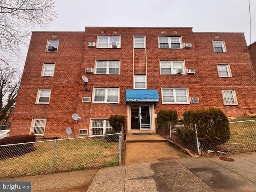 44 49TH Street SE 302, Washington DC 20019