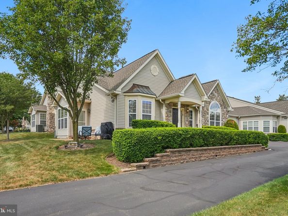 64 Villa Drive, Warminster PA 18974