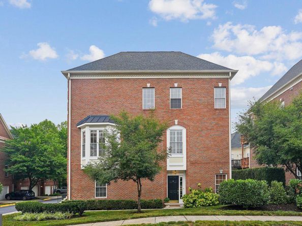47761 Scotsborough Square, Sterling VA 20165