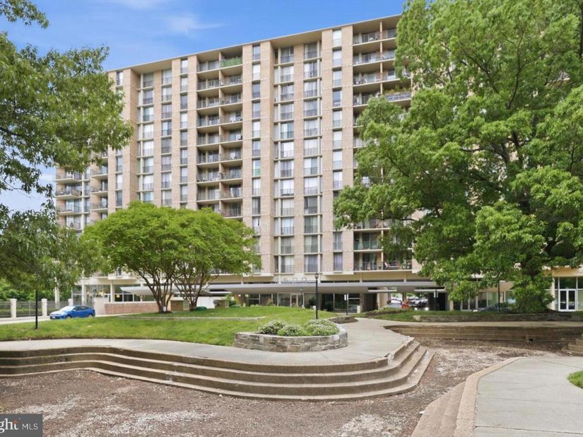 4600 S Four Mile Run Drive 1042, Arlington VA 22204
