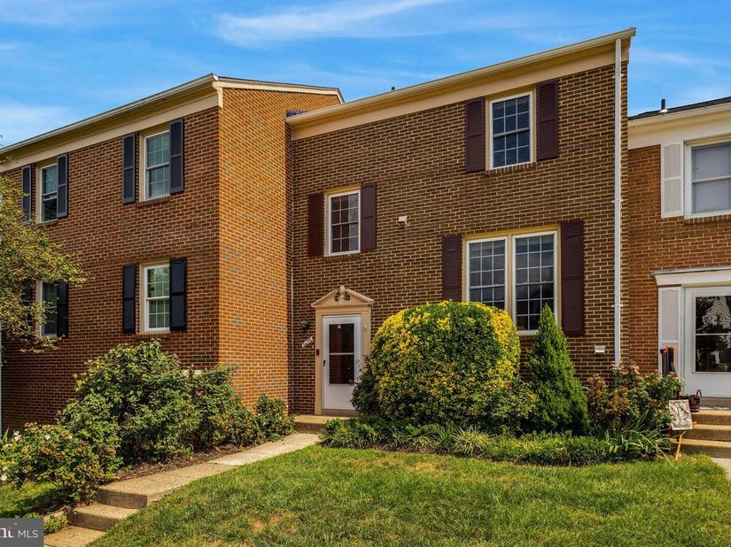926 Sherwood Court, Sterling VA 20164