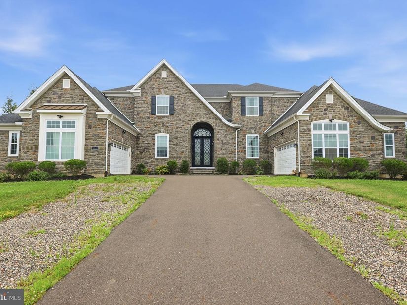 7 Oxford Drive, Ivyland PA 18974