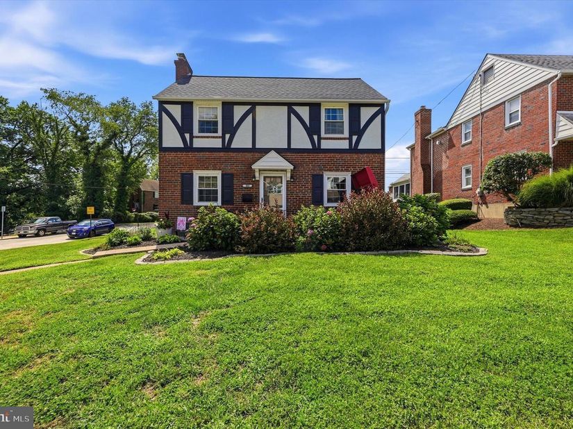 808 Stanbridge Road, Drexel Hill PA 19026