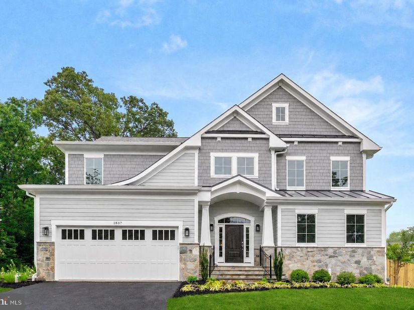902 Olympian Circle SW, Vienna VA 22180