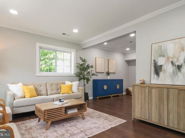 6621 Hallwood Avenue, Falls Church VA 22046