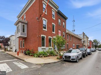 913 S 13TH Street