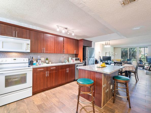 250 Jacaranda Drive 308, Plantation FL 33324