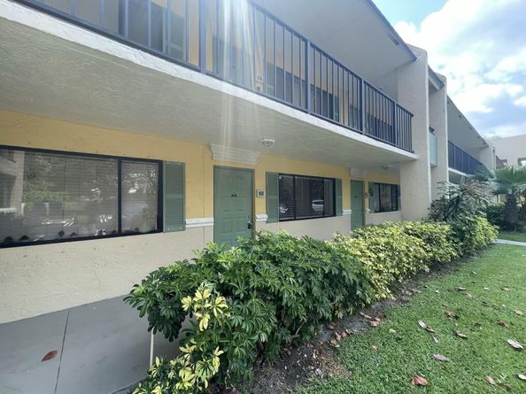 1811 Meadows Circle W, Boynton Beach FL 33436