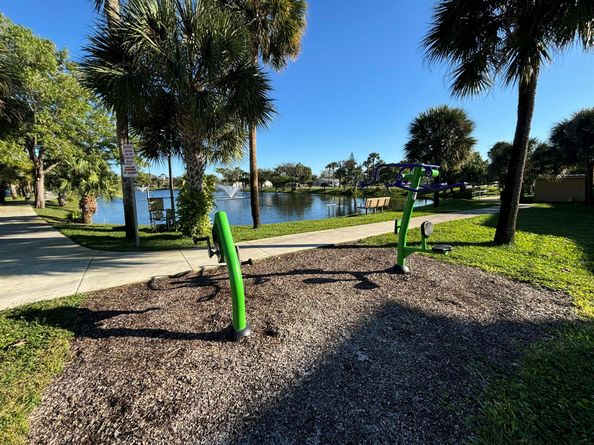 725 Lori Drive 203, Palm Springs FL 33461