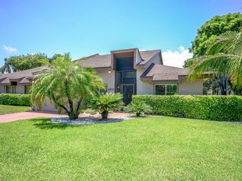 4717 Fountains Drive S