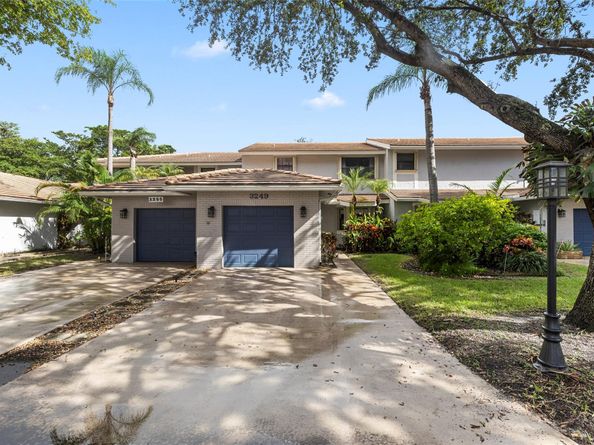 3249 Deer Creek Lake Shore Dr 32, Deerfield Beach FL 33442