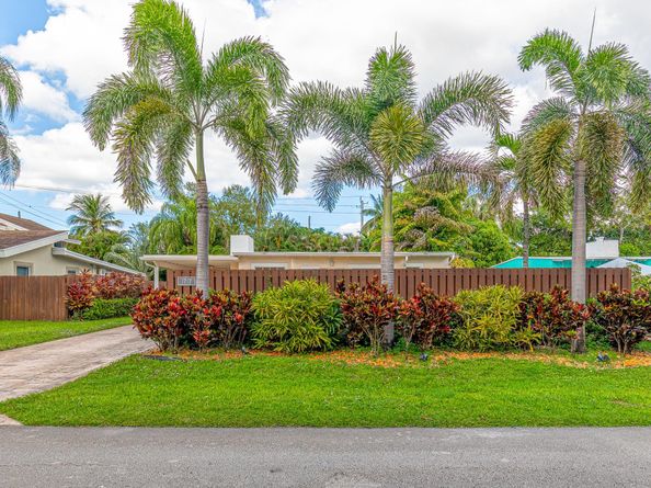 1717 SW 12th Ct, Fort Lauderdale FL 33312