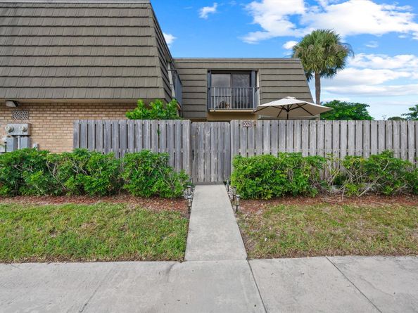 302 3rd Way, West Palm Beach FL 33407