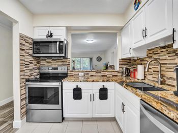 140 Lake Meryl Drive