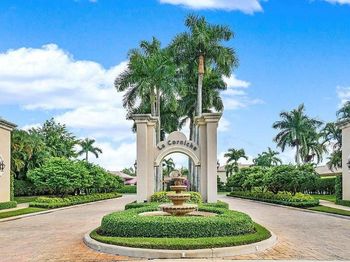 7633 La Corniche Circle