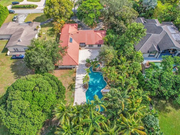 401 Farmington Dr, Plantation FL 33317