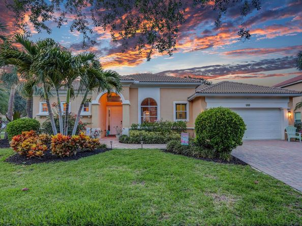 146 Magnolia Way, Tequesta FL 33469