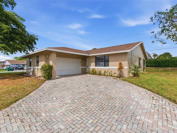 7520 NW 88th Terrace, Tamarac FL 33321
