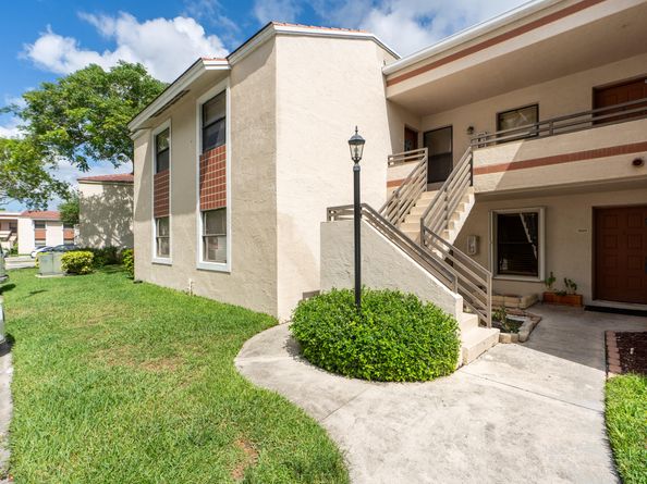 9819 NW 3rd Court 3, Plantation FL 33324
