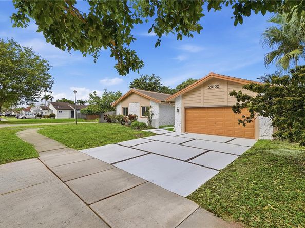 20102 NW 62nd Avenue, Hialeah FL 33015