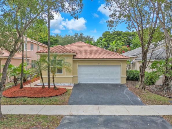 941 Bluewood Ter, Weston FL 33327