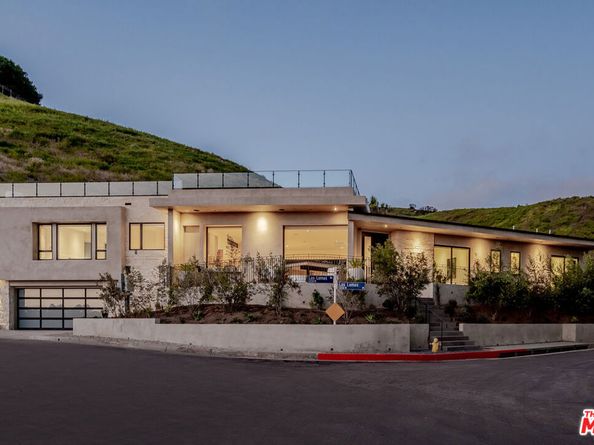 1205 Las Lomas Place, Pacific Palisades CA 90272