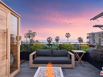 17 N Venice Boulevard