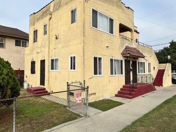 6217 S Halldale Avenue, Los Angeles CA 90047