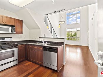 100 S Alameda Street