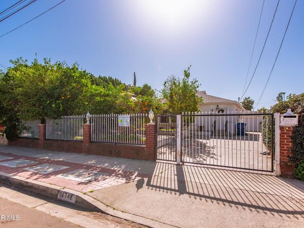 14742 Cohasset Street, Van Nuys CA 91405