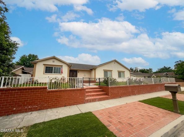 10111 Oak Park Avenue, Northridge CA 91325