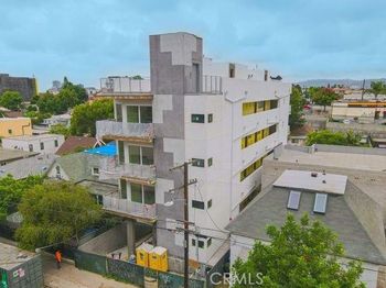 320 N Mountain View