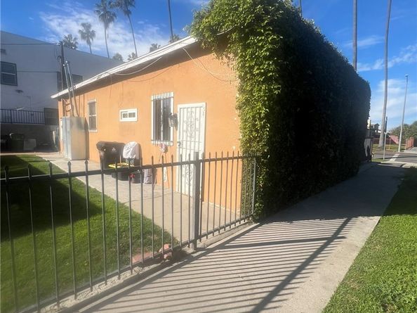 2000 W 54th, Los Angeles CA 90062