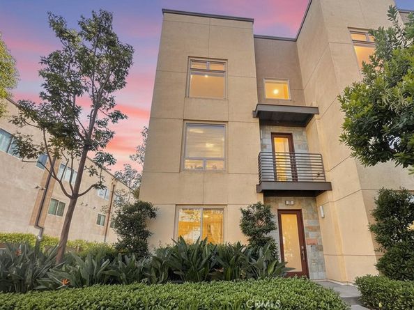 27 Soho, Irvine CA 92612