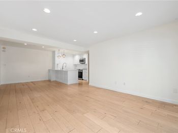5257 Radford Ave