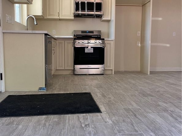 1727 W Santa Ana Boulevard, Santa Ana CA 92703