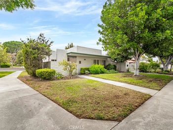 2220 E Via Mariposa East