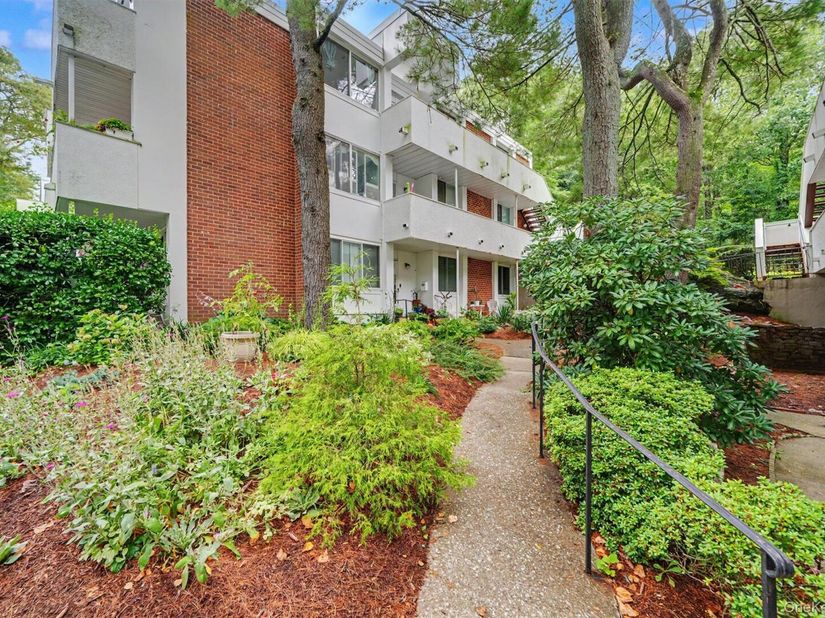 321 Tallwood Drive, Hartsdale NY 10530
